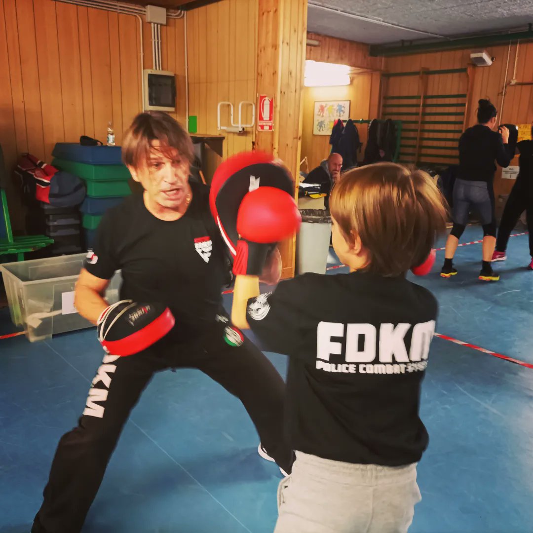 officialfdkm's tweet photo. Centro FDKM Rivoli
Corso Difesa Personale per Operatore FDKM IJJ Krav Maga.
Lezione Krav Junior
del 16/11/22.

https://t.co/cjpxBkwKJi

#FDKM #WeAreFDKM #DifesaPersonale #JiuJitsu #KravMaga #SelfDefence
#kravjunior #PoliceCombatSystem
@officialfdkm 
@maxximo81 
@skmsport https://t.co/VmHNQGqXH9