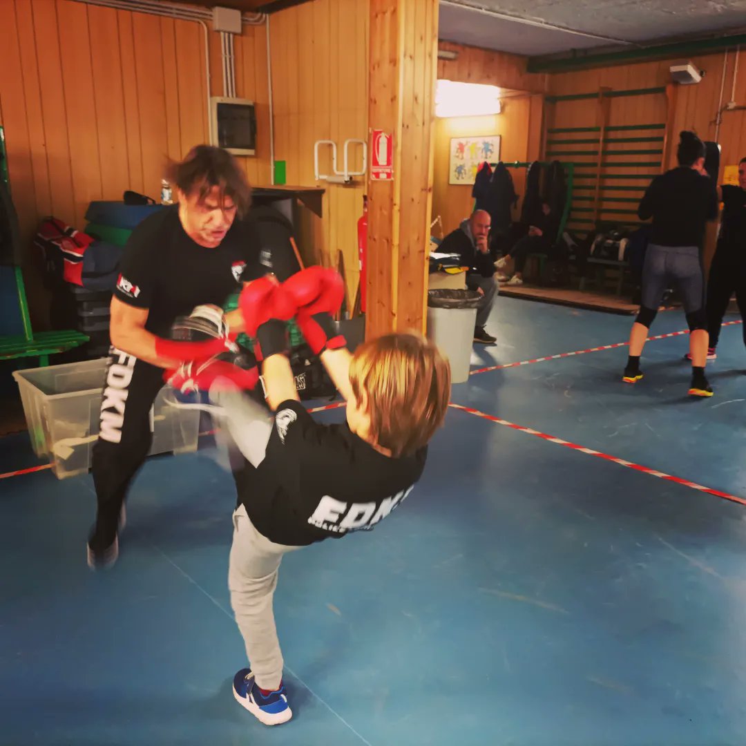 officialfdkm's tweet photo. Centro FDKM Rivoli
Corso Difesa Personale per Operatore FDKM IJJ Krav Maga.
Lezione Krav Junior
del 16/11/22.

https://t.co/cjpxBkwKJi

#FDKM #WeAreFDKM #DifesaPersonale #JiuJitsu #KravMaga #SelfDefence
#kravjunior #PoliceCombatSystem
@officialfdkm 
@maxximo81 
@skmsport https://t.co/VmHNQGqXH9