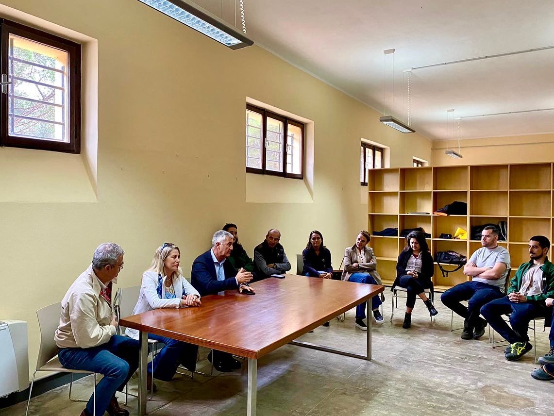 Questa mattina a #CasaGioiosa le istituzioni locali hanno dato il loro saluto ai giovani partecipanti del Progetto “Never NEET … Giovani in Fermento”!

Un progetto di Inclusione Sociale Giovanile e Tutela Ambientale rivolto a 10 giovani under 35.