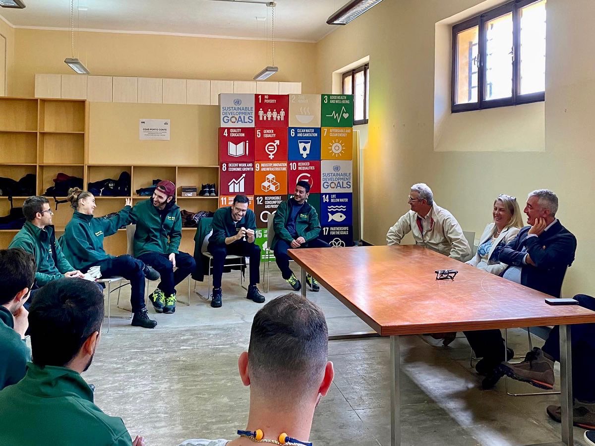ParcoPortoConte's tweet photo. Questa mattina a #CasaGioiosa le istituzioni locali hanno dato il loro saluto ai giovani partecipanti del Progetto “Never NEET … Giovani in Fermento”!

Un progetto di Inclusione Sociale Giovanile e Tutela Ambientale rivolto a 10 giovani under 35. https://t.co/WqJHsPpu2K