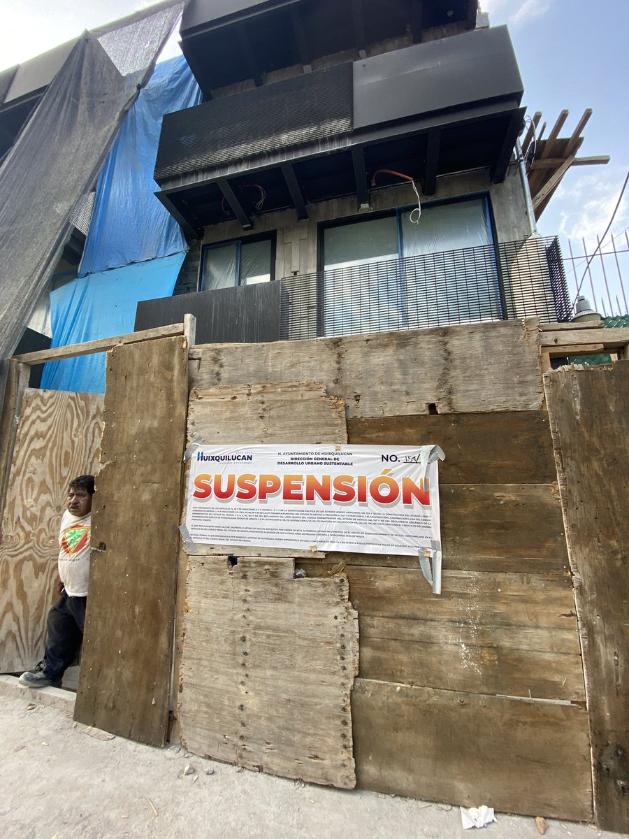 <a href="/Huitzquillocan/">Huixquilucan</a> <a href="/HuixquiGob/">Gob Huixquilucan</a> <a href="/Vecinodeteca/">Vecinos Huixquilucan</a> <a href="/EnHuixqui/">En Huixquilucan</a> Obras ilegales en Av de los Bosques 102, hicieron 1 piso demás…lo van a demoler o a pagar una mordida? Mientras tanto siguen trabajando y siguen dañando mi casa