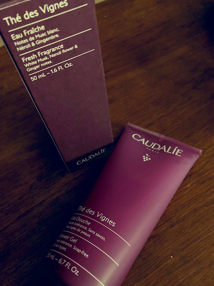 muse_cello's tweet photo. cette semaine a été si intense. et ce n’est pas fini. ce soir je suis invitée à dîner dans le cadre d’un colloque sur la santé mentale et demain j’interviens avec mon GEM. j’ai la tete éclatée alors au moins que je sente bon. je le mérite. 🦩

#fairelafille #caudalie #sentirbon https://t.co/89Xb6qVfHX