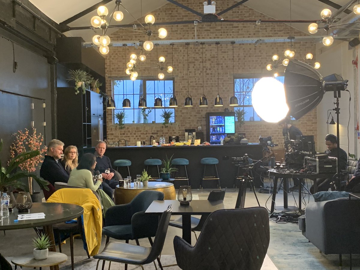 IvorsAcademy's tweet photo. We're live!

Our panelists @heloise_werner, @RatPie, @NaomiBelshaw and Robin from @VOCES8 are discussing technology's impact on today's classical composers and artists.

Watch the live stream here: https://t.co/yX49wDNGCa https://t.co/g0dQHLXEjk