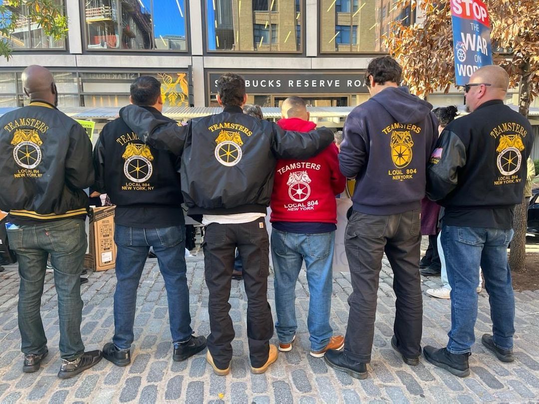 You're a Starbucks boss and you see this on your picket line, wyd? #RedCupRebellion #StarbucksSolidarity