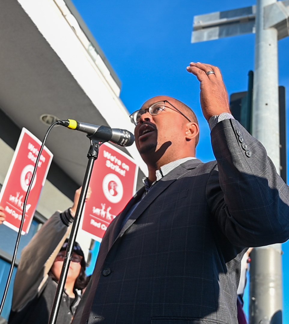 CAFastFoodUnion's tweet image. .@RexRichardson and @SupJaniceHahn this morning supporting Starbucks workers at 3390 E. 7th Street in Long Beach this morning. #redcuprebellion #fastgoodglobal