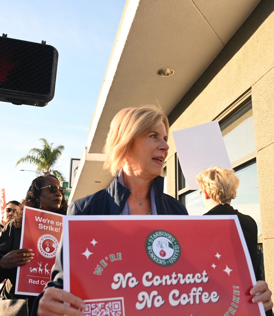 CAFastFoodUnion's tweet image. .@RexRichardson and @SupJaniceHahn this morning supporting Starbucks workers at 3390 E. 7th Street in Long Beach this morning. #redcuprebellion #fastgoodglobal