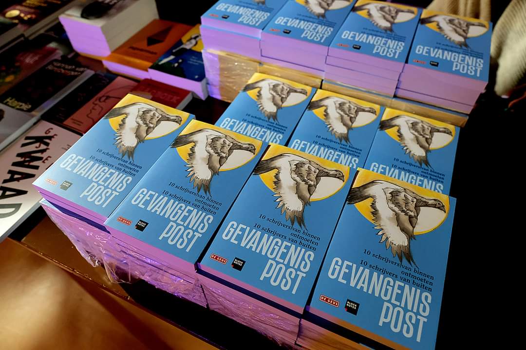 christineotten's tweet image. Vanavond zijn Hannah van Binsbergen en ik te gast bij Met het oog op.morgen op @NPORadio1 om over Gevangenispost te praten en onze samenwerking met schrijvers in detentie. @De_Geus #gevangenispost #blocknotes #schrijvenindetentie #schrijversbinnenenbuiten #vrij #literatuur