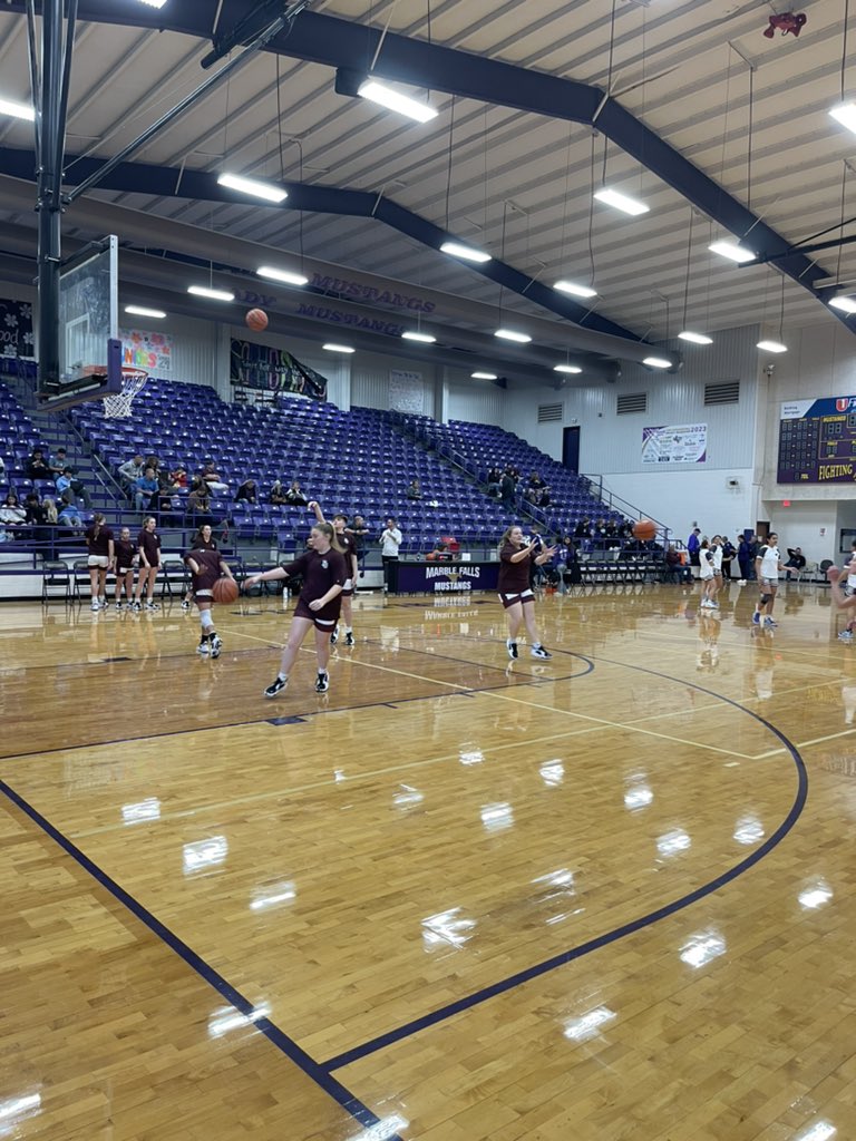 Flour Bluff and EP Franklin about to tip in the main gym!