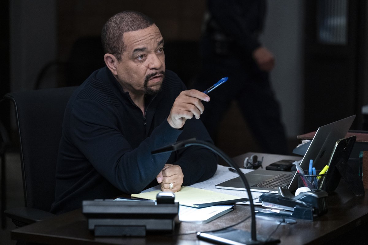 SVU Writers Room (@svuwritersroom) on Twitter photo Pull up a chair, and listen up... An all new episode of #SVU airs tonight at 9/8c on <a href="/nbc/">NBC Entertainment</a> π³π Pull up a chair, and listen up... An all new episode of #SVU airs tonight at 9/8c on <a href="/nbc/">NBC Entertainment</a> π³π