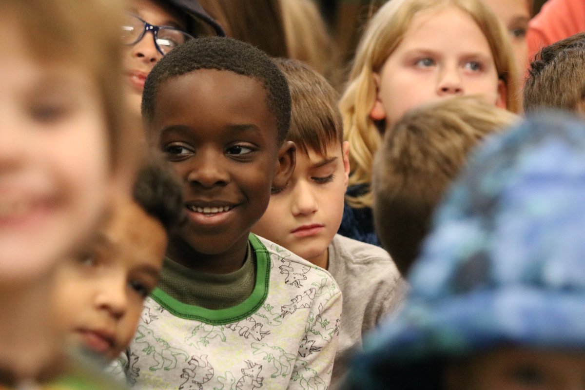 MehlvilleSD's tweet image. Second graders at @MOSAIC_STL organized a schoolwide donation drive for @NeedyPawsStL by creating commercials, fliers and even appearing with principal Dr. Scott Clark on the announcements!  They collected supplies like blankets and treats, as well as in donations!🐶🐱💙#msdr9