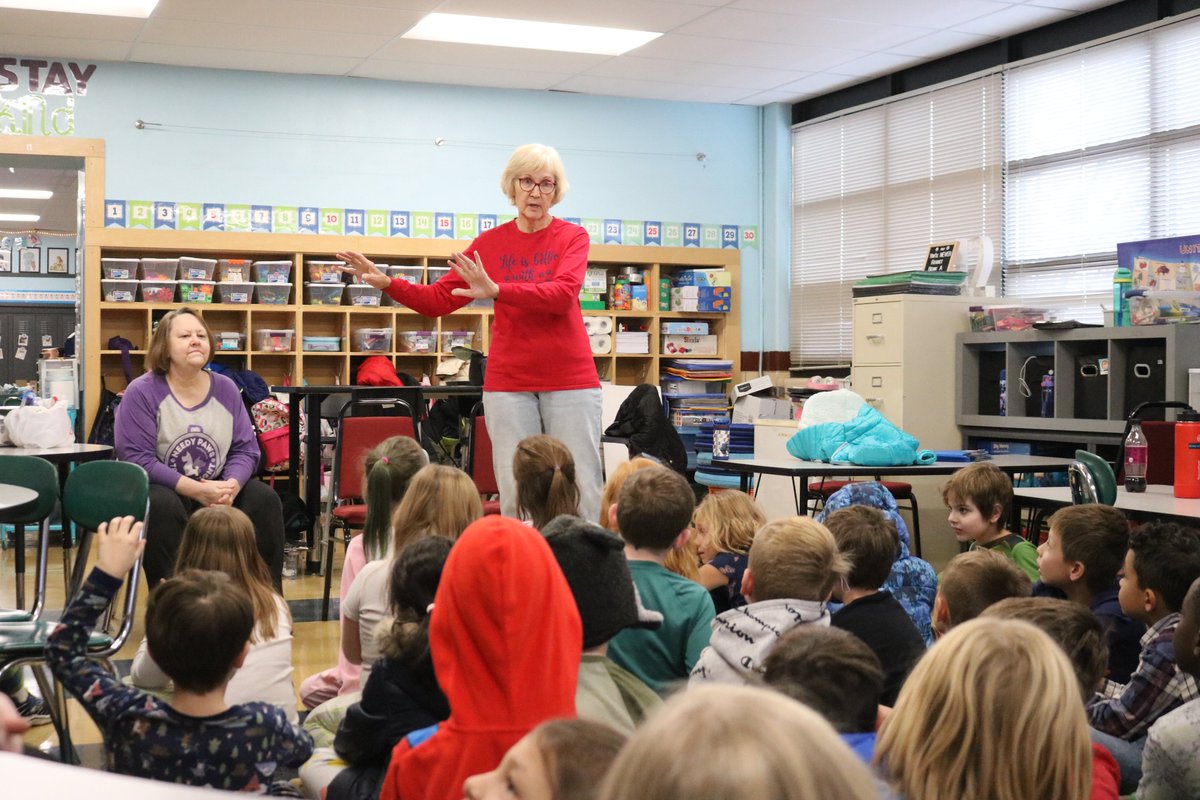MehlvilleSD's tweet image. Second graders at @MOSAIC_STL organized a schoolwide donation drive for @NeedyPawsStL by creating commercials, fliers and even appearing with principal Dr. Scott Clark on the announcements!  They collected supplies like blankets and treats, as well as in donations!🐶🐱💙#msdr9