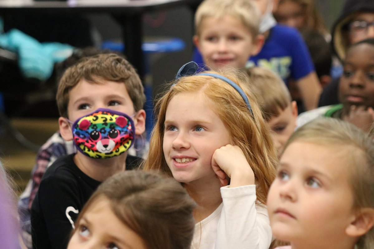 MehlvilleSD's tweet image. Second graders at @MOSAIC_STL organized a schoolwide donation drive for @NeedyPawsStL by creating commercials, fliers and even appearing with principal Dr. Scott Clark on the announcements!  They collected supplies like blankets and treats, as well as in donations!🐶🐱💙#msdr9