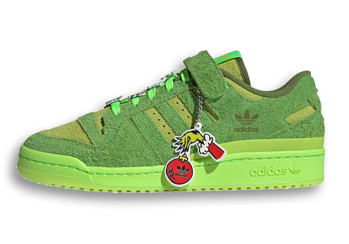 Sneaker News tweet media