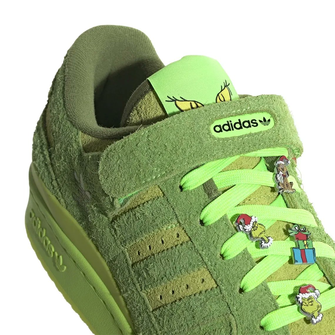 Sneaker News tweet media