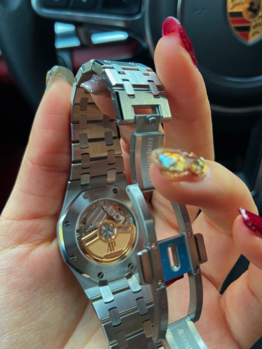anyways my new kind of watch! Loving it 😍