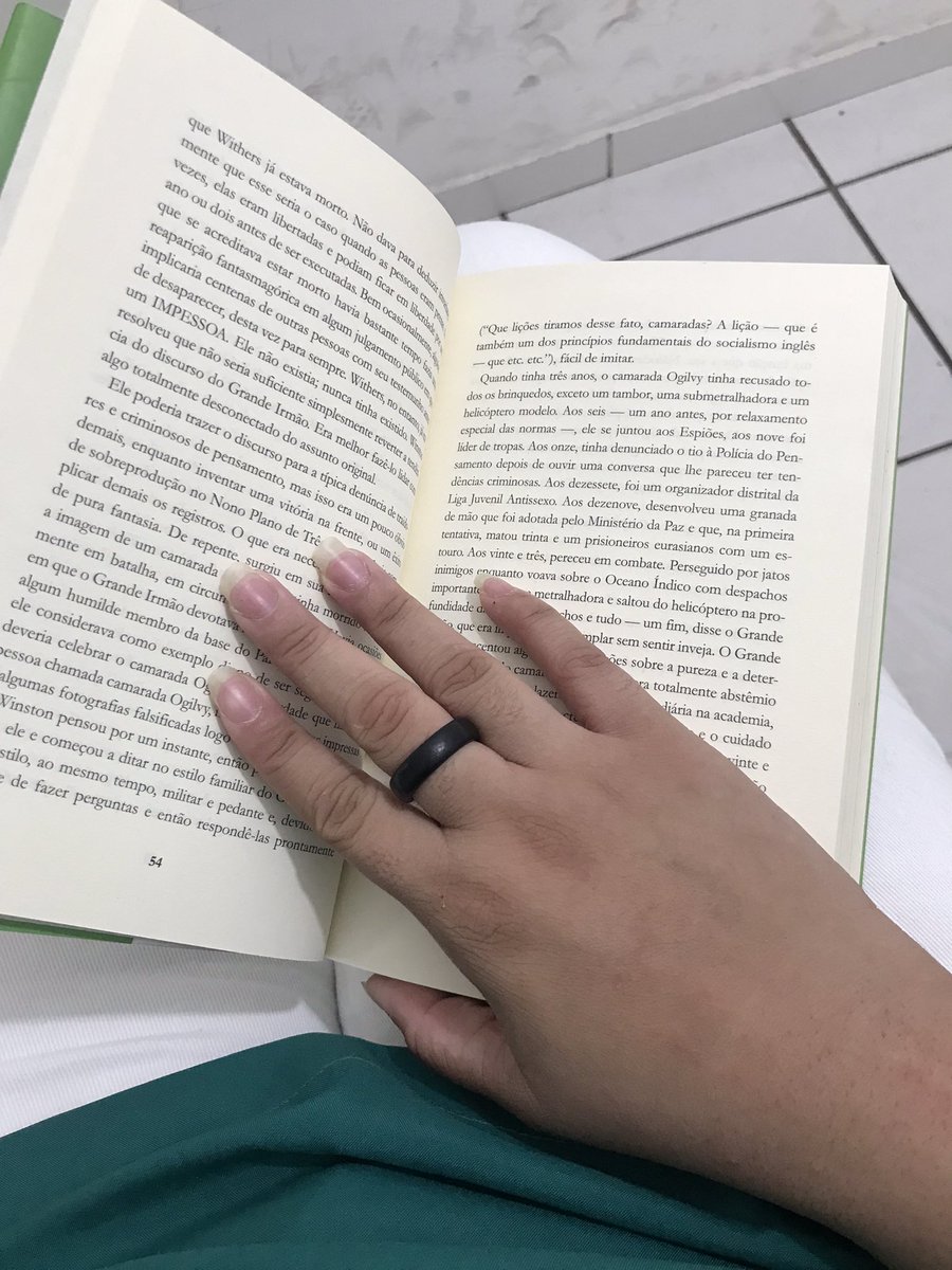 sunstudyel's tweet image. day 2
1984 - George Orwell
pág - 45 a 55
 
hj só li 10 páginas, mas está dentro do desafio (apesar de querer ler 20 pq provável que não tenha tempo no fim de semana)

 #10de10daCarol