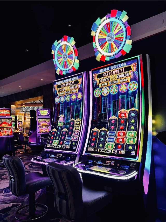 This is BIG news! Congratulations to @SaracenCasinoAR on the installation of the first Wide Area Progressive in Arkansas! Players at Saracen Casino Resort in Pine Bluff can now play Wheel of Fortune High Roller on the same link as games across the country.