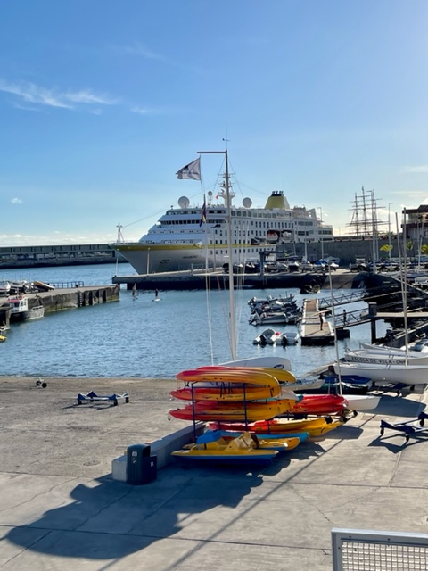 😍#Funchal #Madeira #Portugal 
Impressionen aus der Kreuzfahrt mit MS HAMBURG auf unserem Instagram Profil 👉instagram.com/plantours_kreu…

Reiseinfos: plantours-partner.de/azoren-und-ins…
#mshamburg #plantourskreuzfahrten #ligabue #kreuzfahrt  #Funchal #Madeira #Portugal #CaboGirao 📷A. Berding