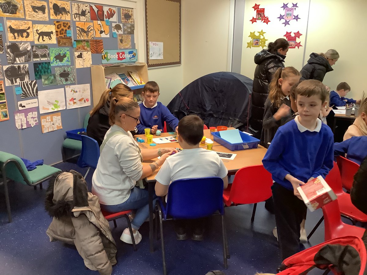 forthview_ps's tweet photo. Primary 3 had a lovely afternoon, sharing their learning with parents and carers for Scottish Book Week. 📖 https://t.co/wvT74IhOlS
