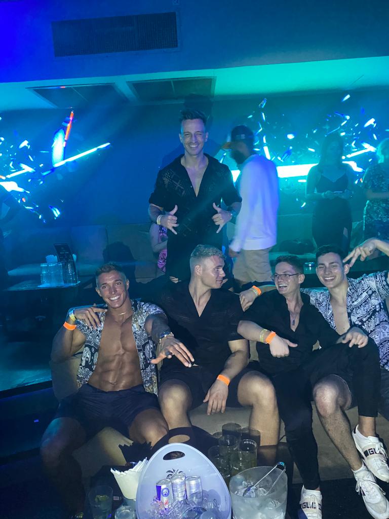 Paul Morisette (@paulmorisette_) on Twitter photo Right group of people is $less🤜🤛 <a href="/RobinRieff/">Robin Rieff</a> <a href="/HenriTheroux/">PAPI CHULO HENRI</a> <a href="/HansLagerfeld/">Hans Lagerfeld</a> , Emilio Reynolds Right group of people is $less🤜🤛 <a href="/RobinRieff/">Robin Rieff</a> <a href="/HenriTheroux/">PAPI CHULO HENRI</a> <a href="/HansLagerfeld/">Hans Lagerfeld</a> , Emilio Reynolds