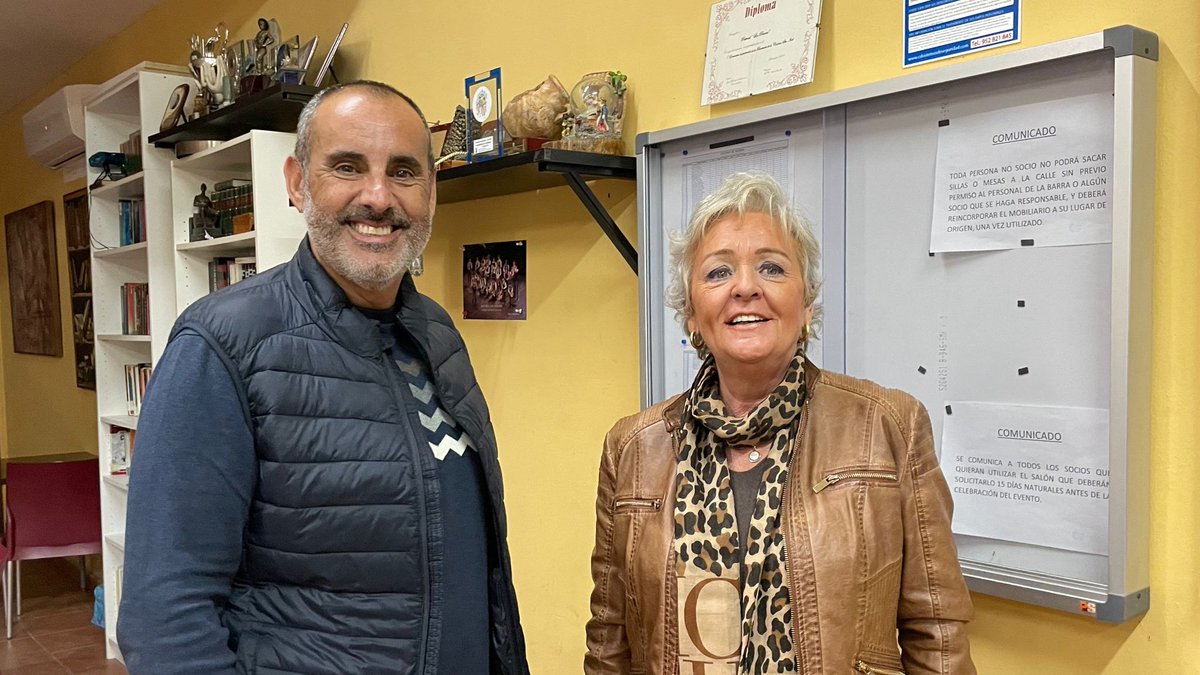 Distrito6M's tweet photo. Las barriadas son uno de los corazones de #CruzdelHumilladero.

La concejal del distrito, Teresa Porras, recorre la Barriada Intelhorce junto al presidente de la Peña ‘Los Penosos’, Carlos Villatoro, para conocer de primera mano las necesidades de la zona. 

#SomosBarrio https://t.co/oz0Zgo5V3x