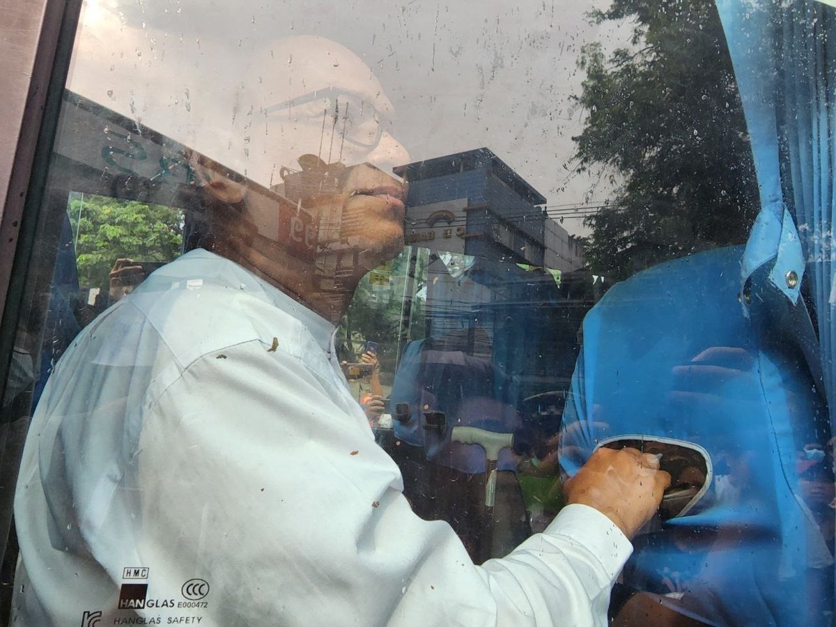 Veteran activist Mya Aye, who was arrested on the day of the military coup in Feb last year, was among nearly 5,800 prisoners freed in a mass amnesty on Thursday. He was released from the Yangon’s Insein Prison along with several other detainees on Thursday afternoon. #Myanmar