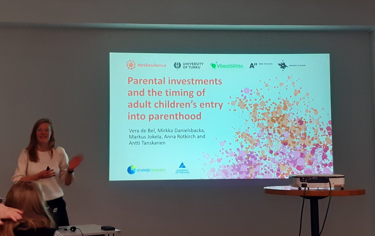 NetResilience's tweet photo. Then the second #NetResilience talk from @veradebel about the timing of entry into parenthood with  #Pairfam panel data. Interesting preliminary results on how parental investment affect timing. https://t.co/n0cEtZeQGf