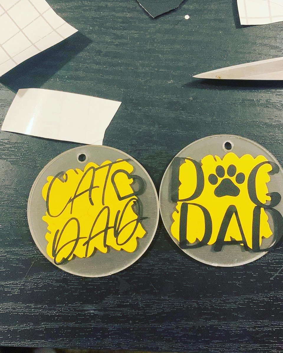 DevonGibson1011's tweet photo. Made some keychains today! ❤️#craftswithdevon #cricut #keychains https://t.co/h044b5SBVI