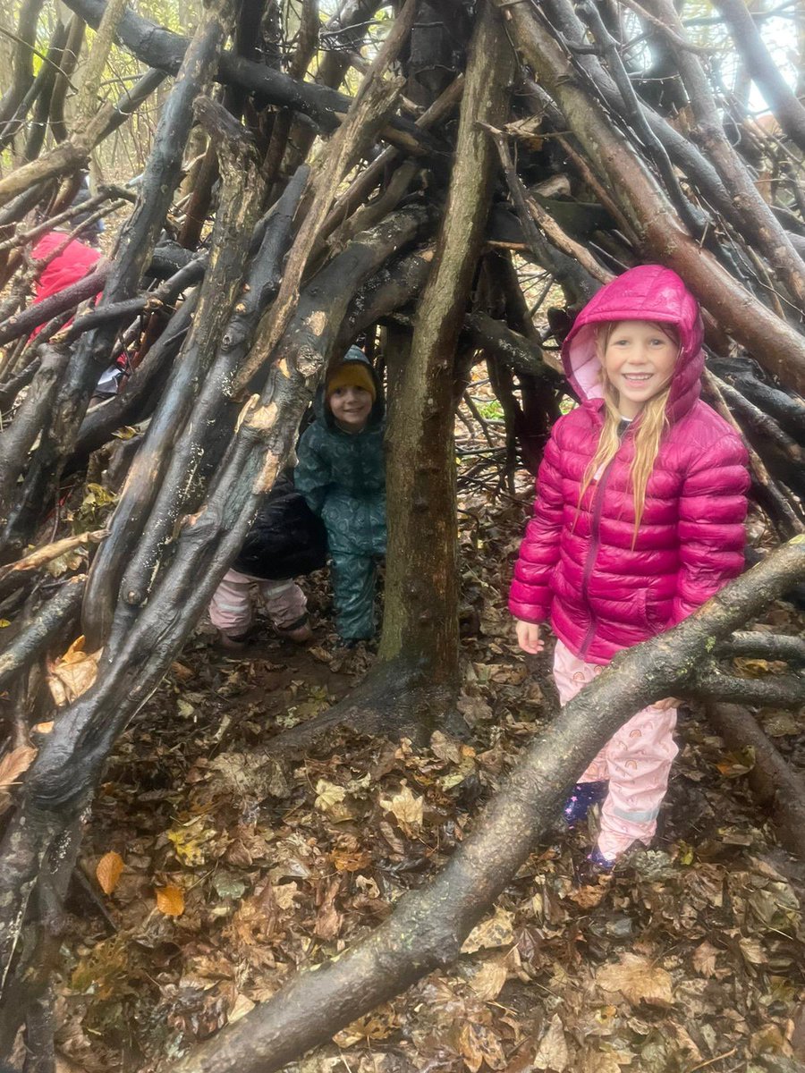 Calderwood_Pri's tweet photo. Shetland Clan pulled on their wellies and embraced the autumn weather 🍂🍁! We explored the the changing colours of the leaves and used our imagination to create things in the forest. We made a swing, bug hotel, a musical instrument and discovered a den. #CalderwoodCares https://t.co/kQb2UGL7JM
