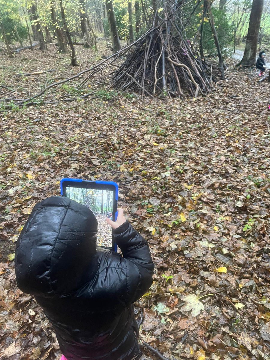 Calderwood_Pri's tweet photo. Shetland Clan pulled on their wellies and embraced the autumn weather 🍂🍁! We explored the the changing colours of the leaves and used our imagination to create things in the forest. We made a swing, bug hotel, a musical instrument and discovered a den. #CalderwoodCares https://t.co/kQb2UGL7JM