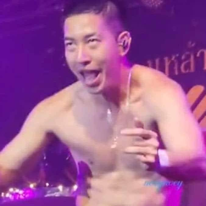 เพลงเชียร์ สามช่า คั่นโฆษณาบอลโลก พรี่โตโน่ ต้องเข้าแว้ว  พร้อมท่าสตาร์ทมอไซค์ฯ ในตำนาน