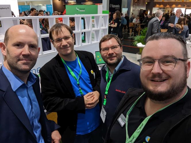 E14Community's tweet image. Guess who we found at #electronica2022? Always a pleasure to catch up with Eben from #RaspberryPi 😀