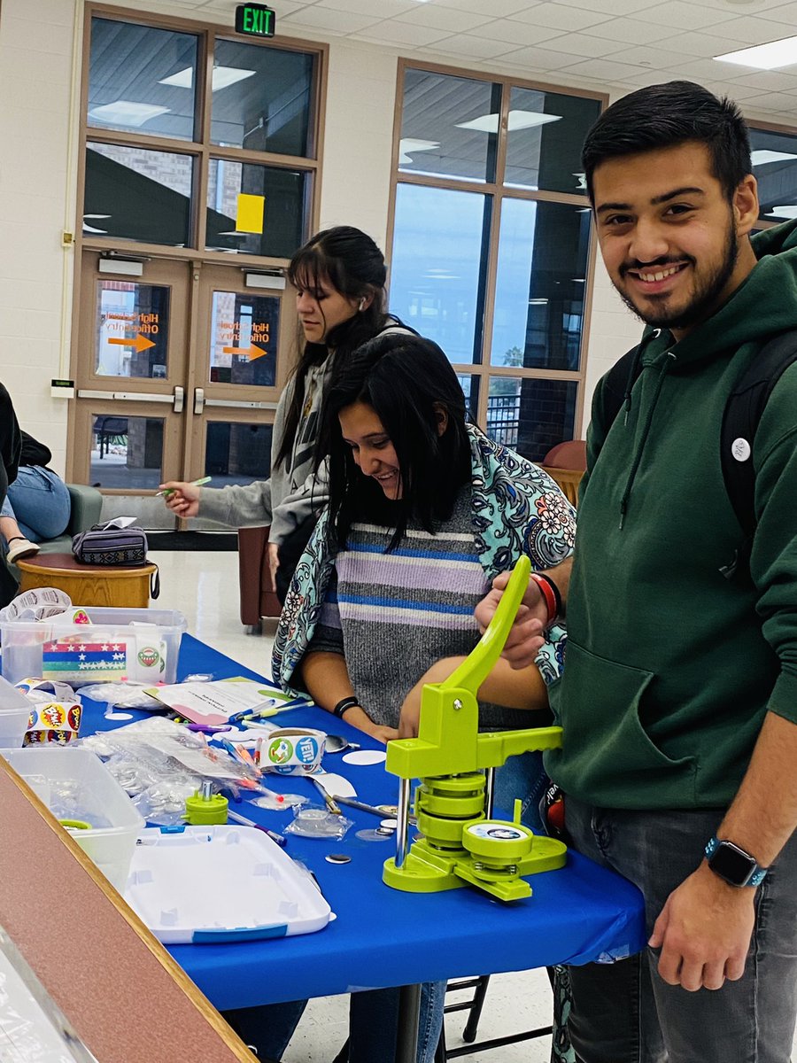 TaraJacob5's tweet photo. Button making is in full swing at the FHS library! https://t.co/lpK8xUgWtv