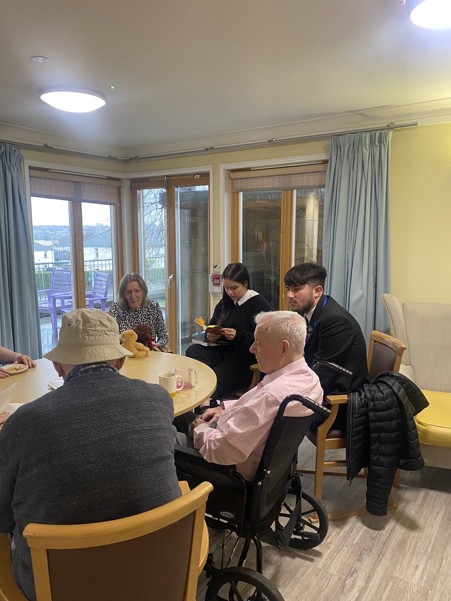 StJohnsEng's tweet photo. Today some of our S6 pupils went down to a local care home to read and talk about Old Dundee with residents. It was a worthwhile and enjoyable experience for everyone involved. 📚❤️📚❤️ @StJohnsOfficial @STJLib #StJohnsReads #BookWeekScotland #ReadingSchools https://t.co/SmUI64iogp