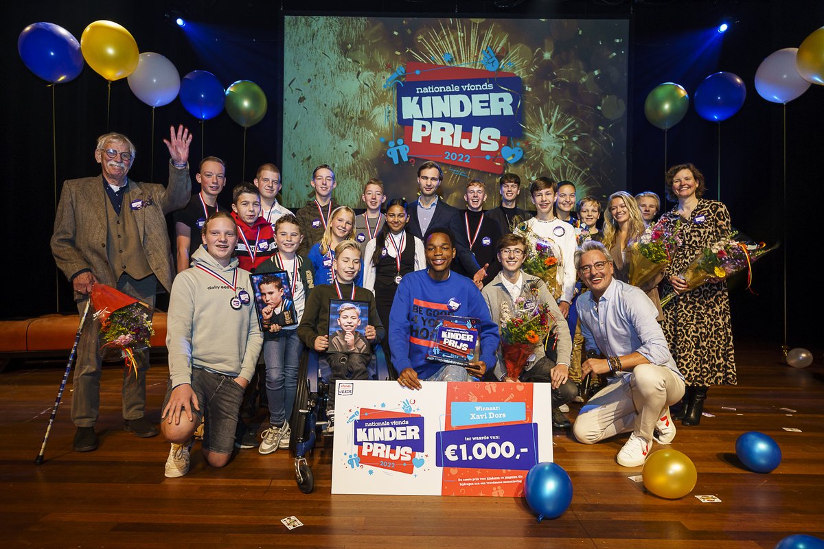 🎖️Trots op Xavi Dors uit Zuidoost! Hij won gisteren de Nationale <a href="/vfondsvrede/">Vfonds</a> Kinderprijs 2022. Omdat hij al jarenlang helpt om Zuidoost veiliger te maken. Bijvoorbeeld met Voetballen Voor Veiligheid. 
📸 Tycho Müller
