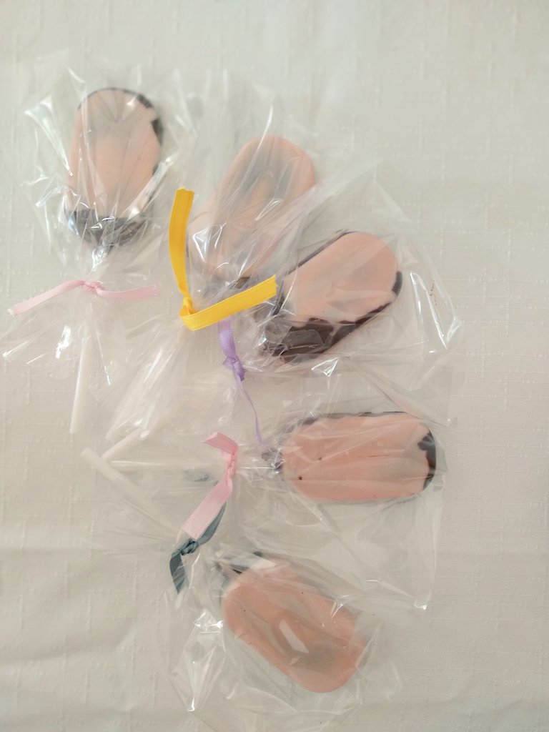 Hola 🙋🏻‍♀️! Estoy sin trabajo, así que estoy haciendo mesas dulces para eventos a precio amigable 😊 mi número es 2615999283