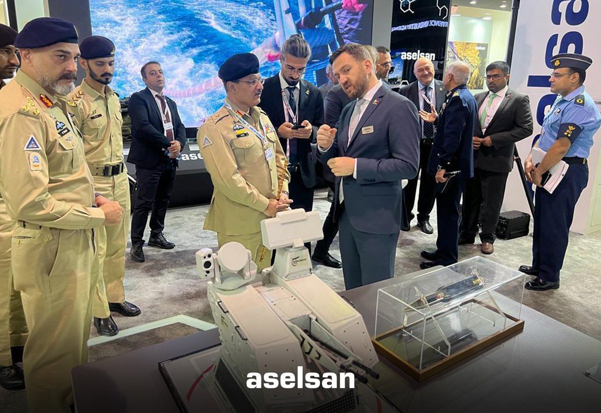 aselsan's tweet image. Karaçi, Pakistan&apos;da düzenlenen IDEAS Fuarı&apos;nda standımızı ziyaret eden heyetlere yeni nesil çözümlerimizi tanıtıyoruz.

We are presenting our latest technologies to the delegations visiting our booth at IDEAS Exhibition, Karachi Pakistan.

#IDEAS2022