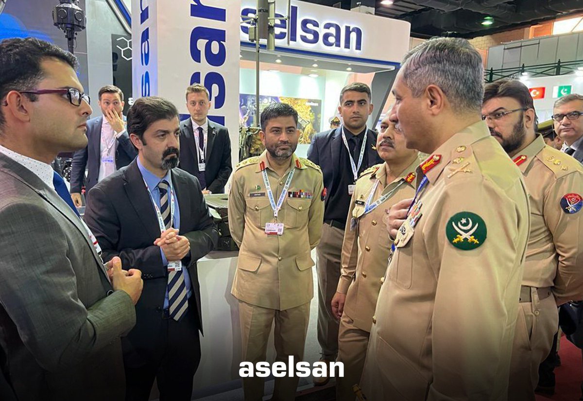 aselsan's tweet image. Karaçi, Pakistan&apos;da düzenlenen IDEAS Fuarı&apos;nda standımızı ziyaret eden heyetlere yeni nesil çözümlerimizi tanıtıyoruz.

We are presenting our latest technologies to the delegations visiting our booth at IDEAS Exhibition, Karachi Pakistan.

#IDEAS2022