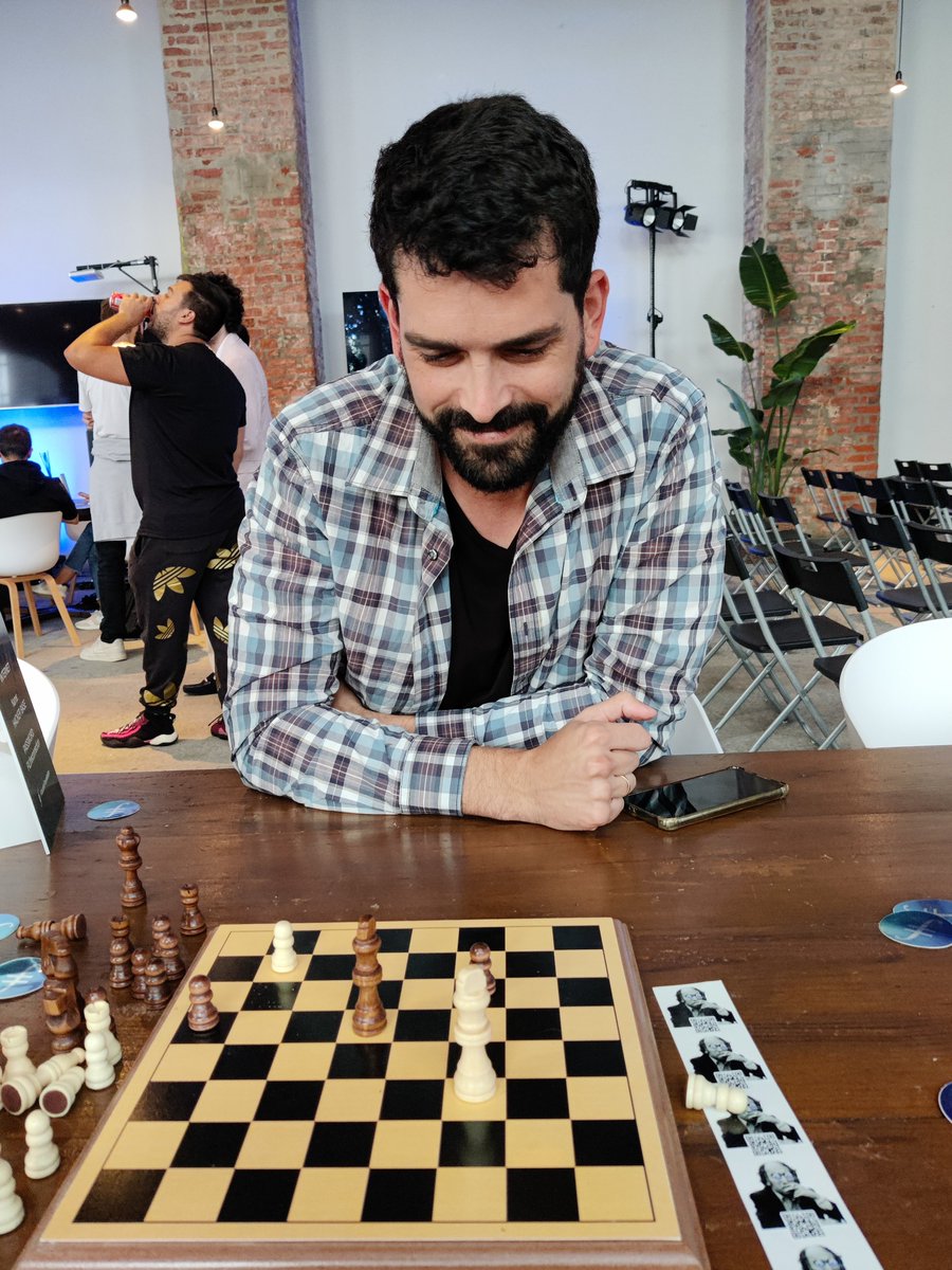 7/ And shoutout to @Web3ChessClub for hosting a fun meet-up with @FuelLabs_ &amp; <a href="/Fluid_Protocol/">Fluid Protocol ⛽️ Fuel’s Native Stablecoin</a>!

@_idan_levin clearly needs to step up his chess game: