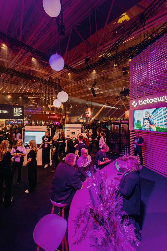 Tietoevryfi's tweet image. Kuinka vastuullisuusdataa voisi mitata ja visualisoida reaaliajassa ja seurata paremmin omiin vastuullisuustavoitteisiin pääsyä? Tule testaamaan demoa ständillemme ja tekemään vastuullisuusdatan keräämisestä ja analysoinnista yksinkertaisempaa! #Slush2022 #purposefultechnology
