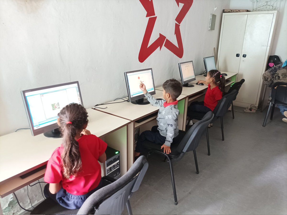 Estudiantes de Educación Inicial de la U.E.E. Prisco Pérez Monasterio aprenden los colores en Jclic @MPPEDUCACION <a href="/FundabitAragua/">FUNDABIT ARAGUA</a>