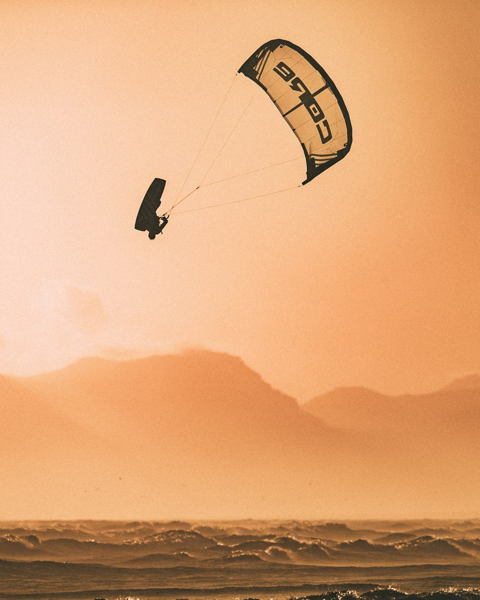corewatersport's tweet photo. Golden hour sessions are amazing sessions ๐
#GOKITING
๐ @stevenakkersdijk
๐ท @los_julios
๐ South Africa
#ridecore #corekites #gts6 #kitesurfing #kiteboarding #freeride #southafrica #kitelife #kiting #megaloop #kiteloop https://t.co/qhpKPnav9B