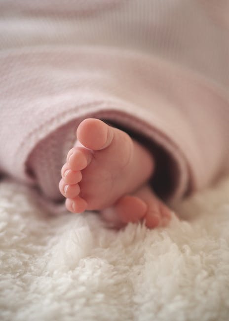 CHEO's tweet photo. On #WorldPrematurityDay, we send positive thoughts to all the parents of tiny tots with tiny fingers and toes who arrived early and were or continue to be cared for at #CHEO. Participate in a live premie chat with @canadianpreemie ➡️ #WPD22chat https://t.co/MjT1v5onKp