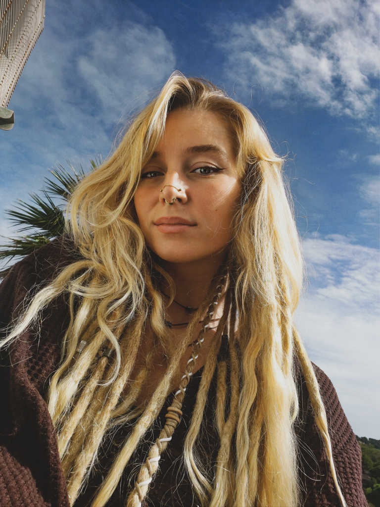 sylvanamarilore's tweet photo. Everyday I see more because I've seen more.
.
.
#hippiegirl #hippiestyle #hippiesoul
#dreadgirl #tattoogirl #wonderlocks
#dreadlocks #gypsygirl #septum
#nosepiercing #dreadslife #dreadfeature #dreadlove #hippiespirits #hippiegypsy https://t.co/fpDzG3ziJF