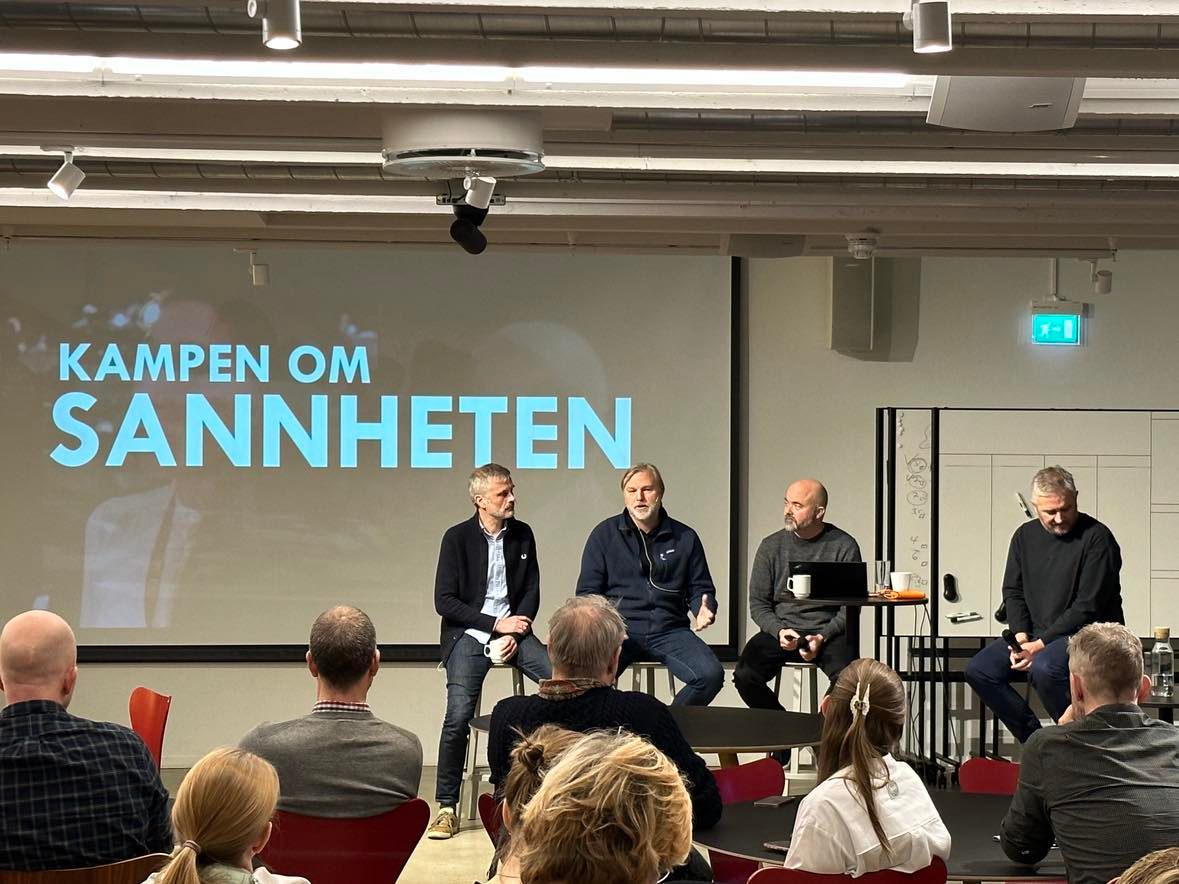 Presenterte Kampen om sannheten sammen med <a href="/hanskalla/">Thomas Aune</a> @aleksanderschau og <a href="/aselliaas/">Andreas Selliaas</a> hos RiksTV/ <a href="/strim_no/">strim.no</a> i dag. 

Alle tre episoder ligger nå på deres platformer.

Se her: strim.no/watch/seriesov…
