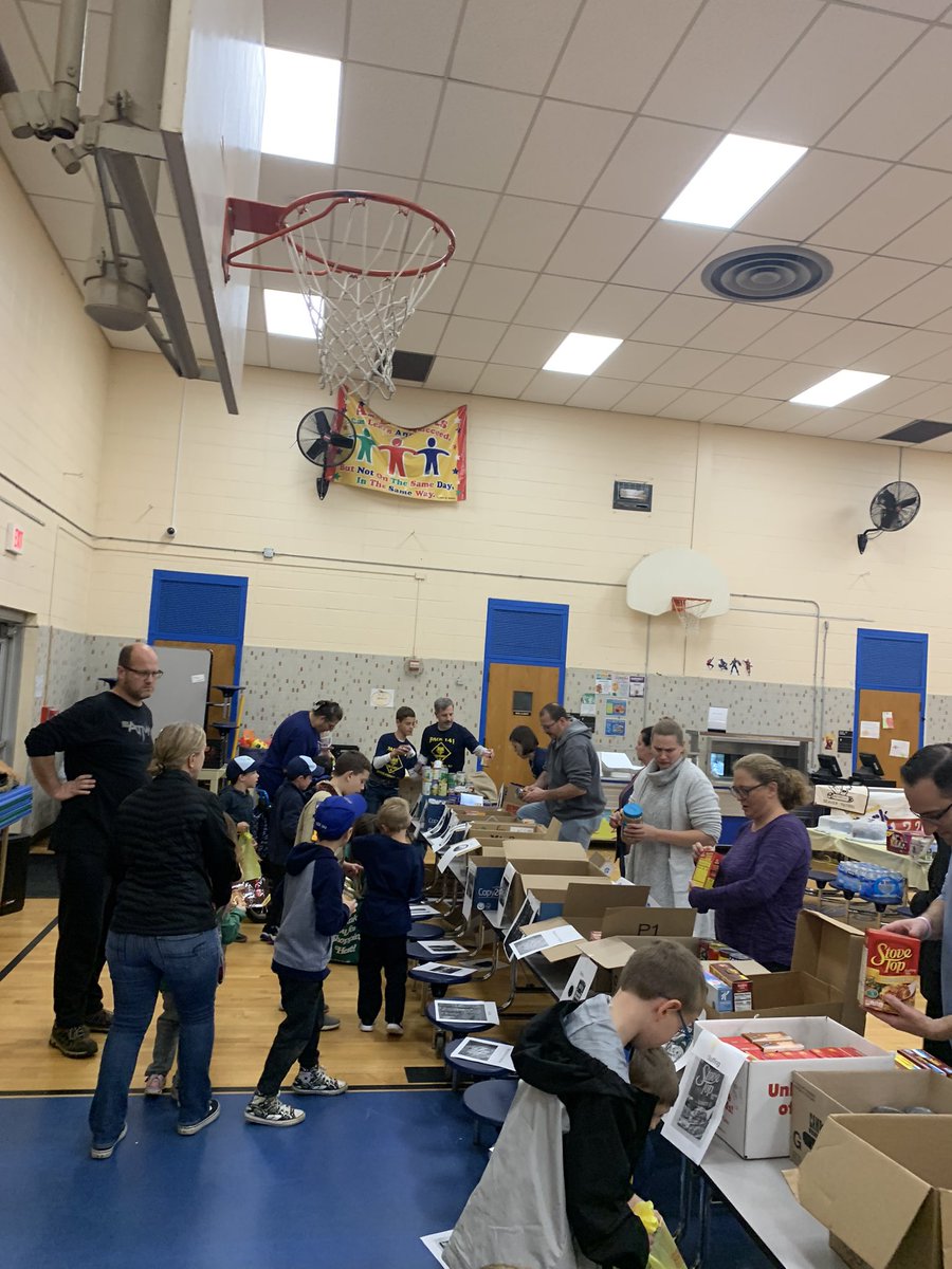 ClareRusso111's tweet photo. Cub Scout Pack 122 sorting their Scouting for Food collection for Middletown Helps It’s Own. Great job collecting over 800 items Scouts! @122Pack  @NewMonmouthElem https://t.co/PmoZeItErR