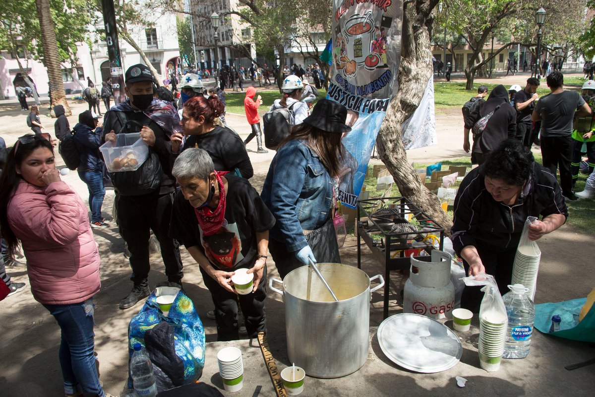 Revista_Grito's tweet photo. ▪️ #Fotoreportaje | 18 octubre 2022 en Plaza de la Dignidad
📸 Fotos: María Jesús Pueller 
🤓 Ver todo el fotoreportaje: https://t.co/t8tpUqcEje
🔎 Publicado en la edición 15 de @Revista_Grito: https://t.co/AvaWEZS3OH

 #18Oct2022 #18Octubre #EstallidoSocial #revueltapopular https://t.co/Q7JW4UQ6hE