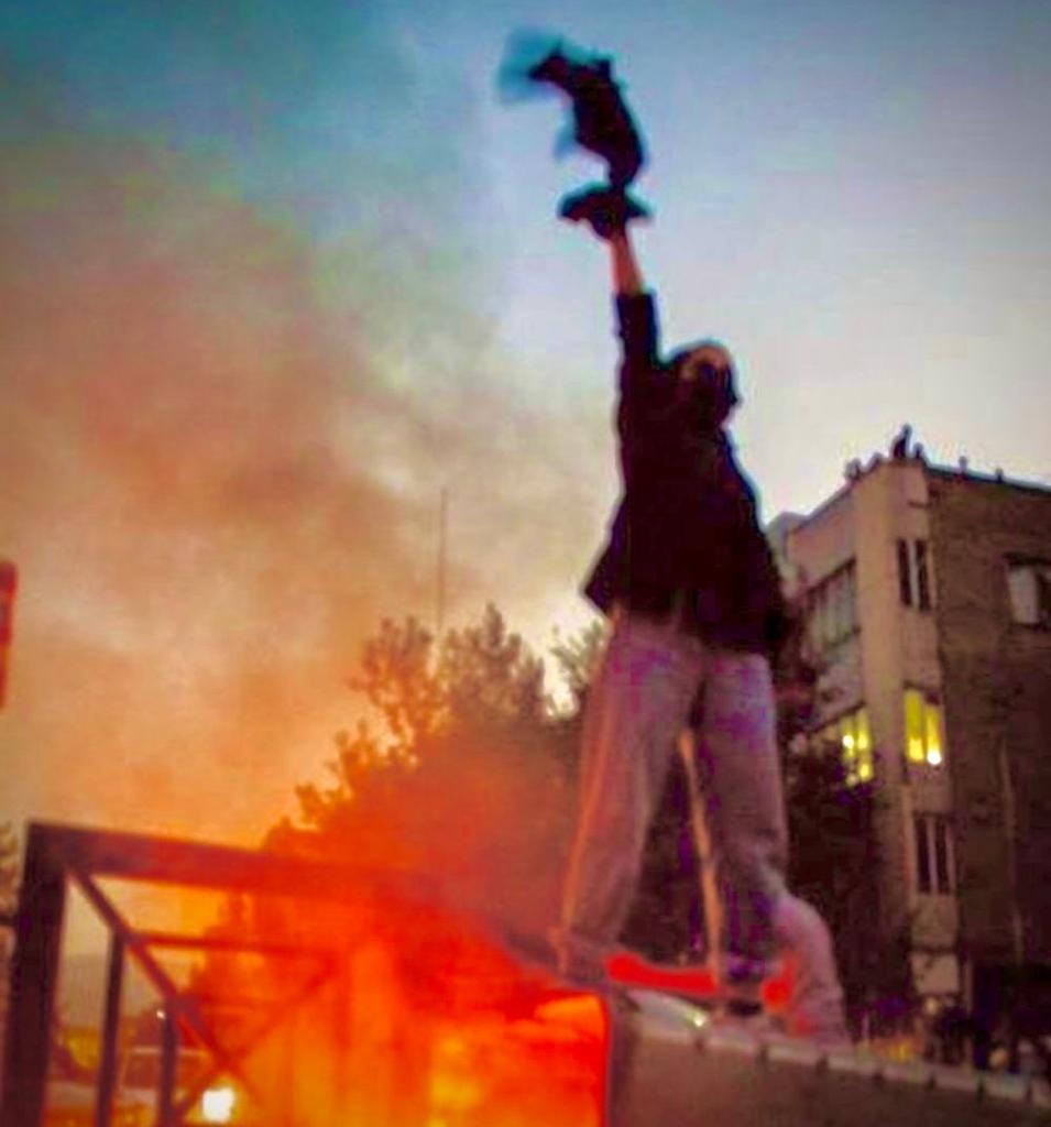 Radio Show Elephant in the Room made an Interview:  Feminist perspective on the Revolution in Iran and the Iranian diaspora
a-dresden.org/en/2022/11/17/…

#IranRevolution2022 #FeministRevolution
