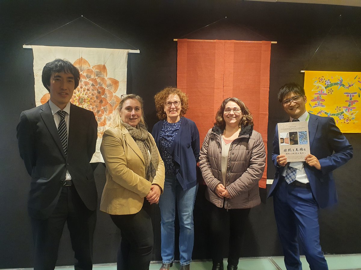 Issy_TI's tweet photo. Découverte de l’expo-vente d’artisanat 🇯🇵 à la @MCJP_officiel en compagnie du Directeur Général Adjoint du #CLAIRParis et de notre collègue de détaché de @ichikawa_shi.
Entre design élégant et savoir-faire traditionnels, de belles idées de cadeaux en perspective... 🎁 https://t.co/e8qExb0UBM