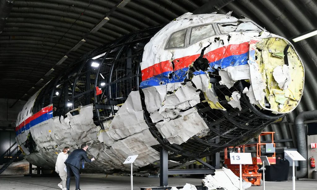 MySamudera's tweet photo. Mahkamah Belanda (The Hague) mengesahkan bahawa pesawat MH17 telah ditembak jatuh pada 14 Julai 2014 oleh sistem pertahanan udara Buk, 

peluru berpandu yang dilancarkan dari Pervomaisk.. https://t.co/yhmIoDg6de